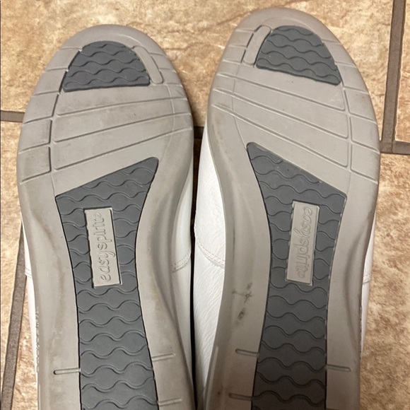 Easy Spirit White Anti-Gravity Size 7.5 Sneakers - Picture 6 of 11